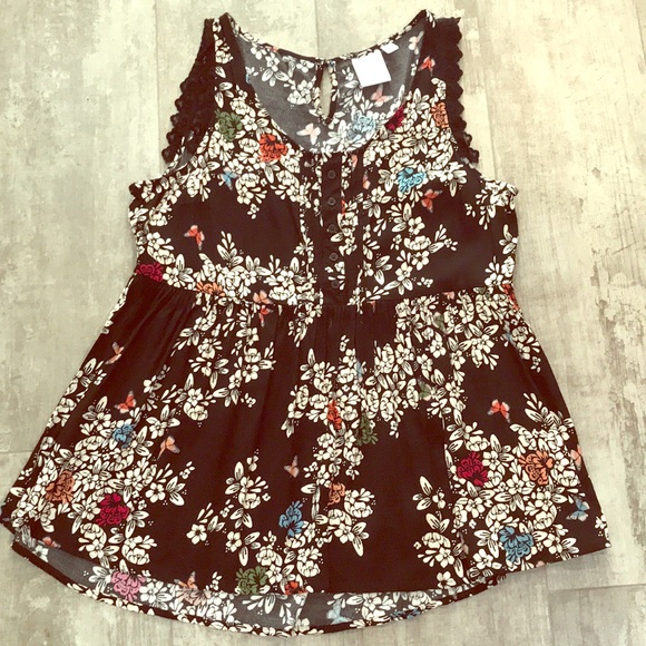 Sleeveless Top - Picture 1 of 1